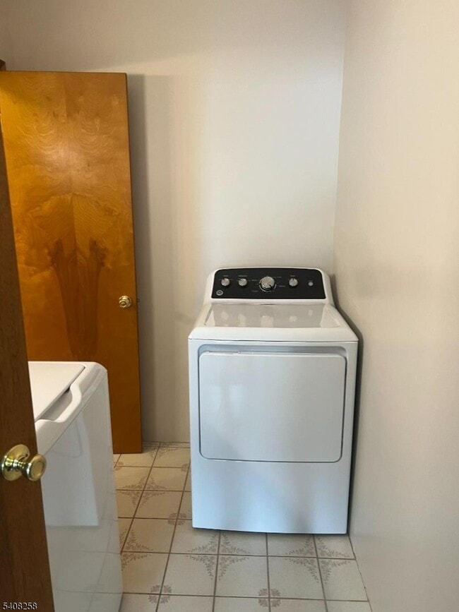 Building Photo - 192 Market St