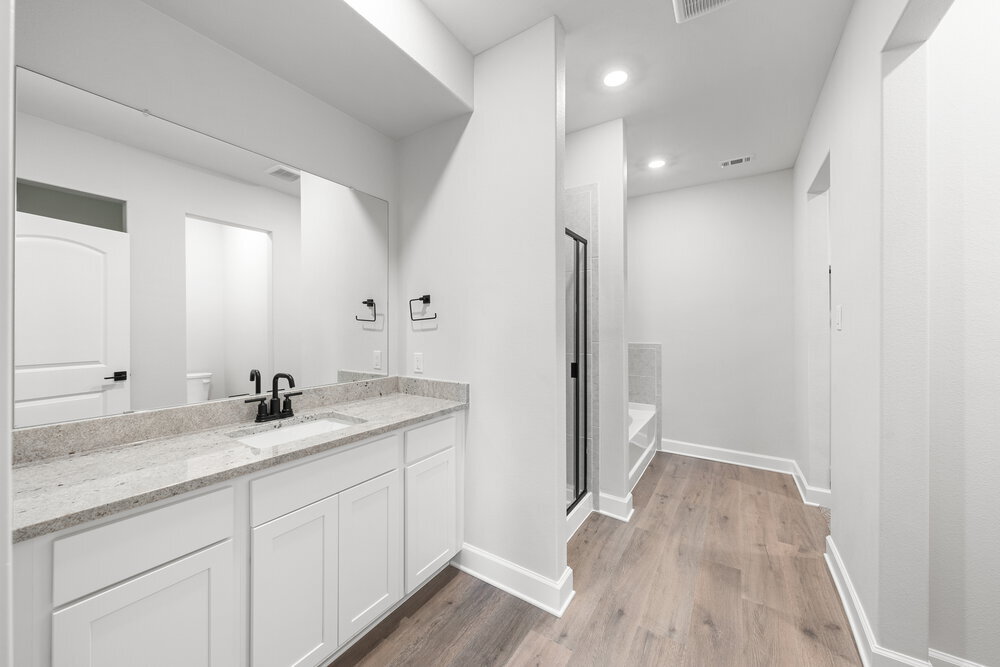 Building Photo - 304 Live Oak Ln