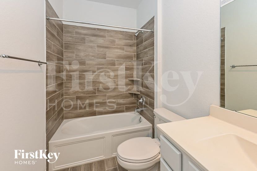 Building Photo - 14907 Lake Shore Ave