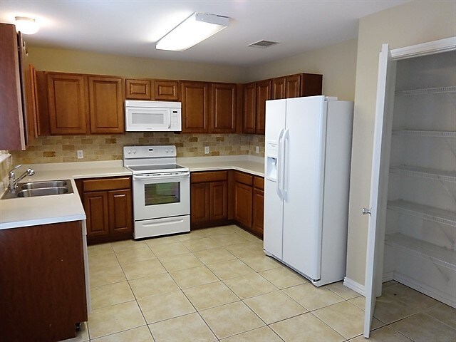 Building Photo - 317 Phillips St