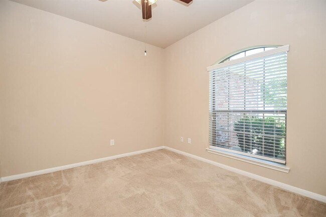 Building Photo - 2022 Haven Springs Ln