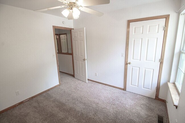 Building Photo - 5340-5342-5342 Godas Cir