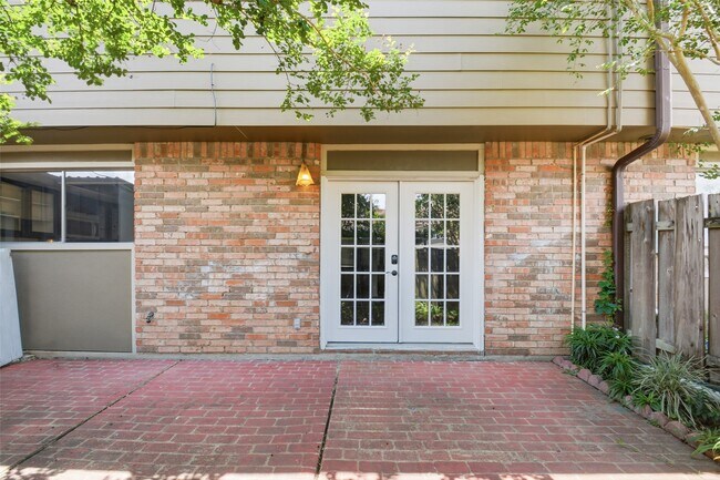 Building Photo - 2275 Triway Ln