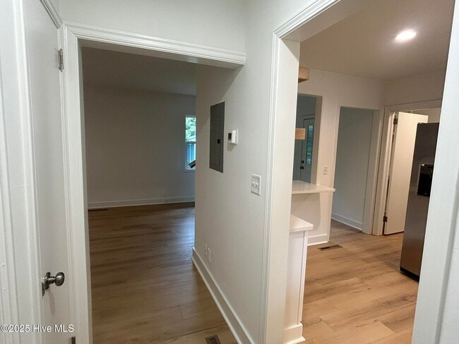 Building Photo - 4929 Oleander Dr