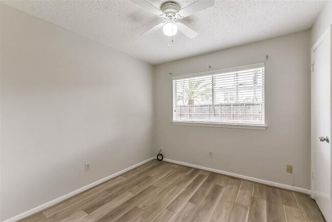 Building Photo - 9622 Oldenburg Ln