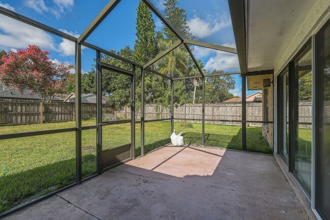 Building Photo - 15846 Country Lake Dr