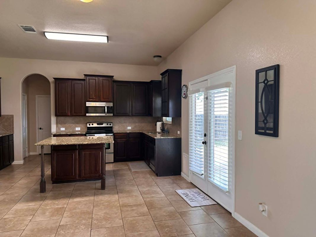 Building Photo - 6900 Deorsam Loop