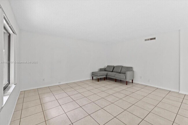 Building Photo - 6900 SW 39th St