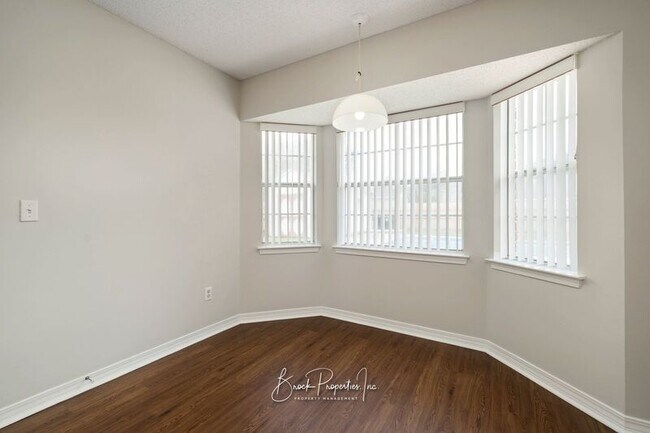 Building Photo - 2100 Blue Wind Dr