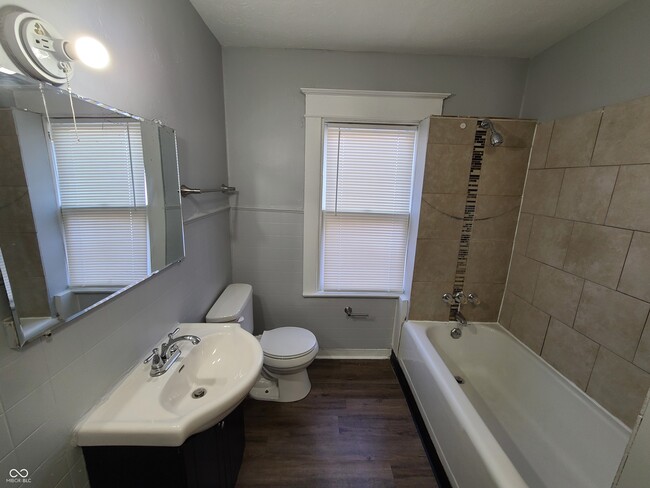 Building Photo - 4054 Byram Ave