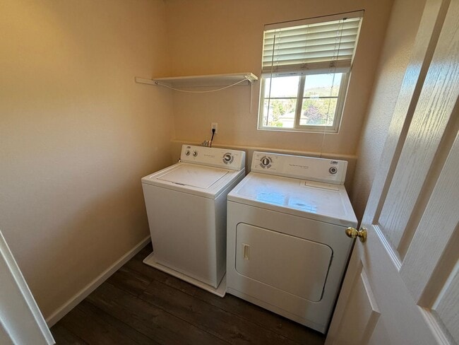 Building Photo - 2371 Roman Dr