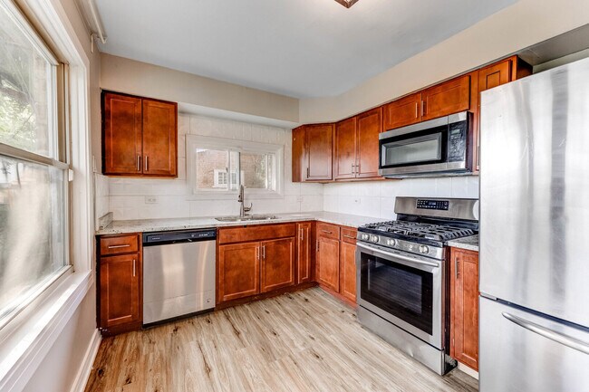 Building Photo - 2859 Stafford Dr