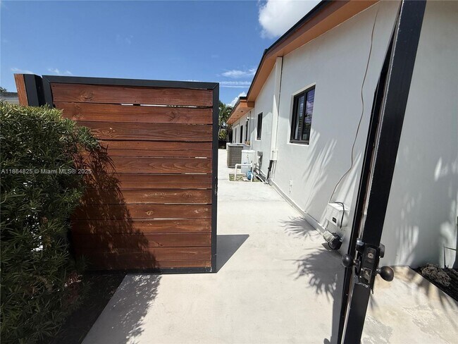 Building Photo - 16800 NW 72nd Ct
