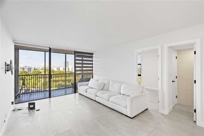 Building Photo - 20301 W Country Club Dr