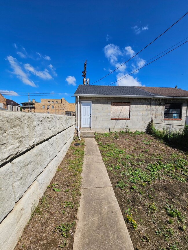 Building Photo - Coming Soon- Spacious Semi-Attached 3 Bedr...