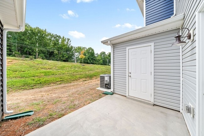 Building Photo - 2 Bedroom Condo For Rent Near Madison Street!