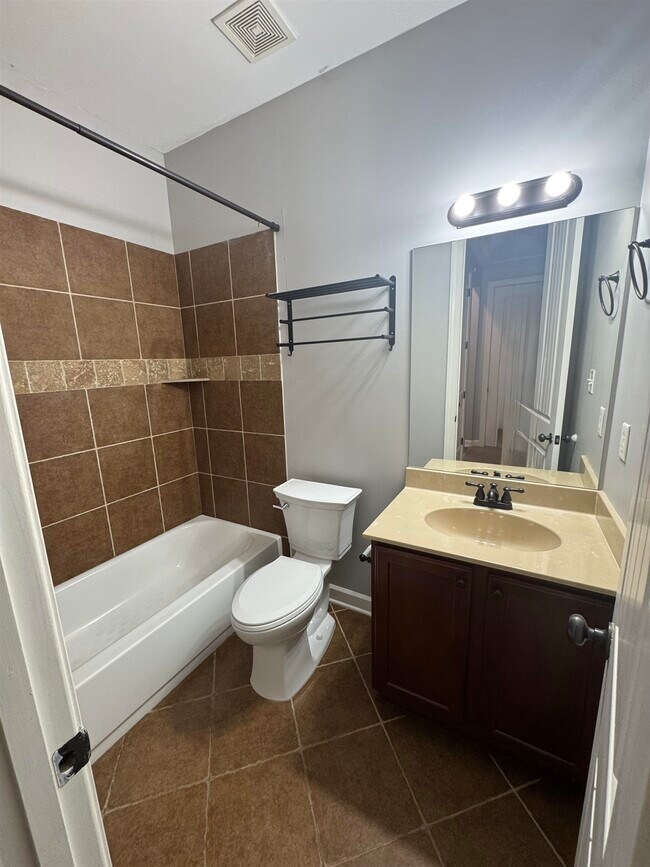 Building Photo - 7938 Parkmont Dr