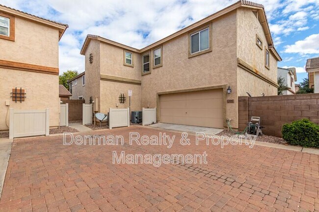 Building Photo - 4262 E Carla Vista Dr