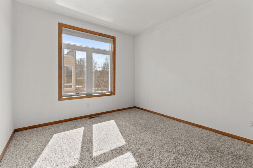 Building Photo - 1141 E Banta Ct