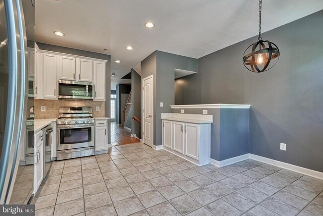 Building Photo - 3275 Amazon Ln