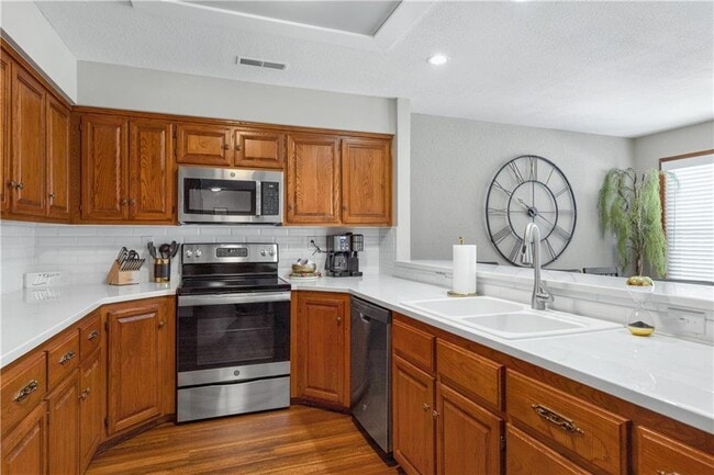 Building Photo - 6 Connie Ln