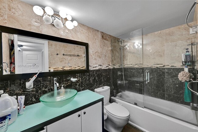 Building Photo - 2030 S Ocean Dr