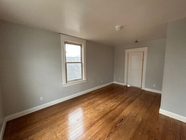 Building Photo - Cozy Duplex in Cheviot