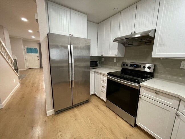 Building Photo - 964 Belmont Terrace