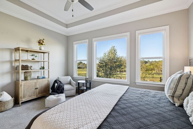 Building Photo - Luxurious living space *Fully furnished and impeccably designed*