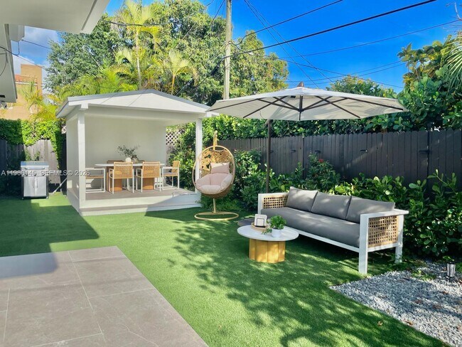 Building Photo - 1420 SW 17th St