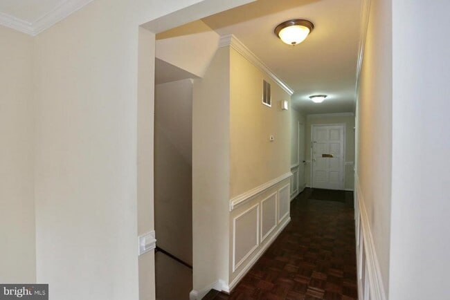 Building Photo - 2215 N Somerset St