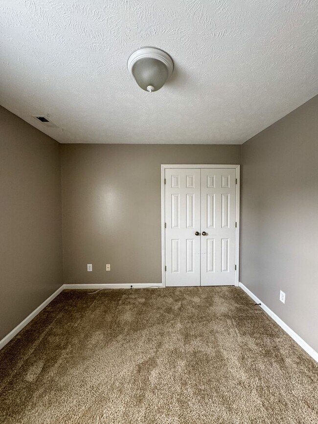 Building Photo - Cute 3 Bed 2.5 Bath Home in Fayetteville with Fenced Yard