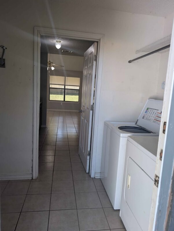 Building Photo - 203 W Reagan Ave