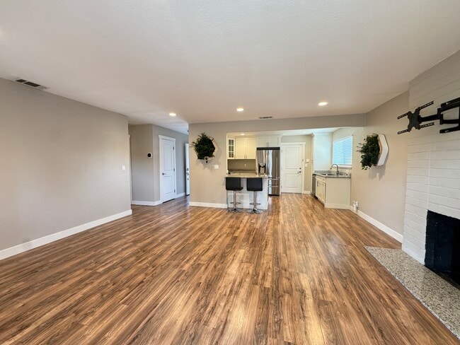 Building Photo - 2125 Athene Dr