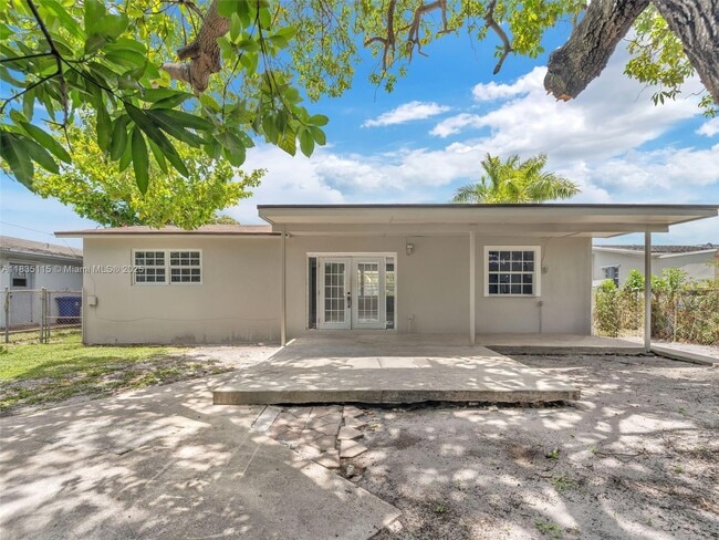 Building Photo - 6525 SW 18th St