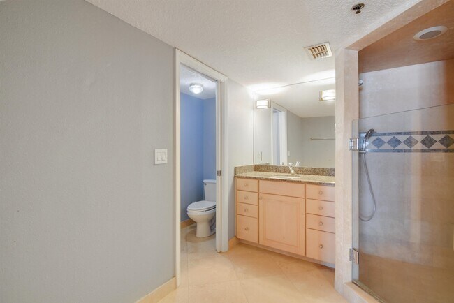 Building Photo - 324 Village Dr