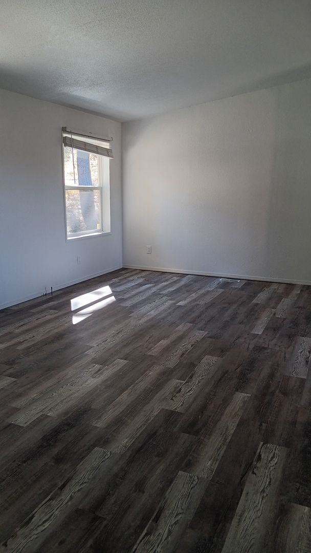 Building Photo - Nice home in a quiet neighborhood