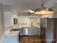 Building Photo - 137 SE 13th Ave