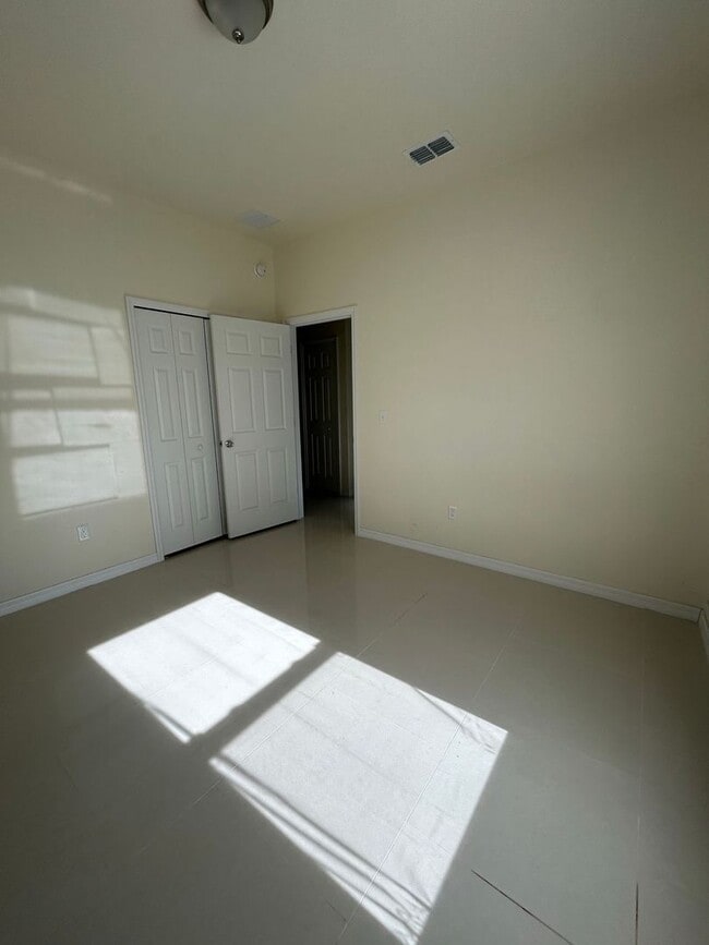 Building Photo - COZY COTTAGE 2/2 IN LAKE PLACID FL