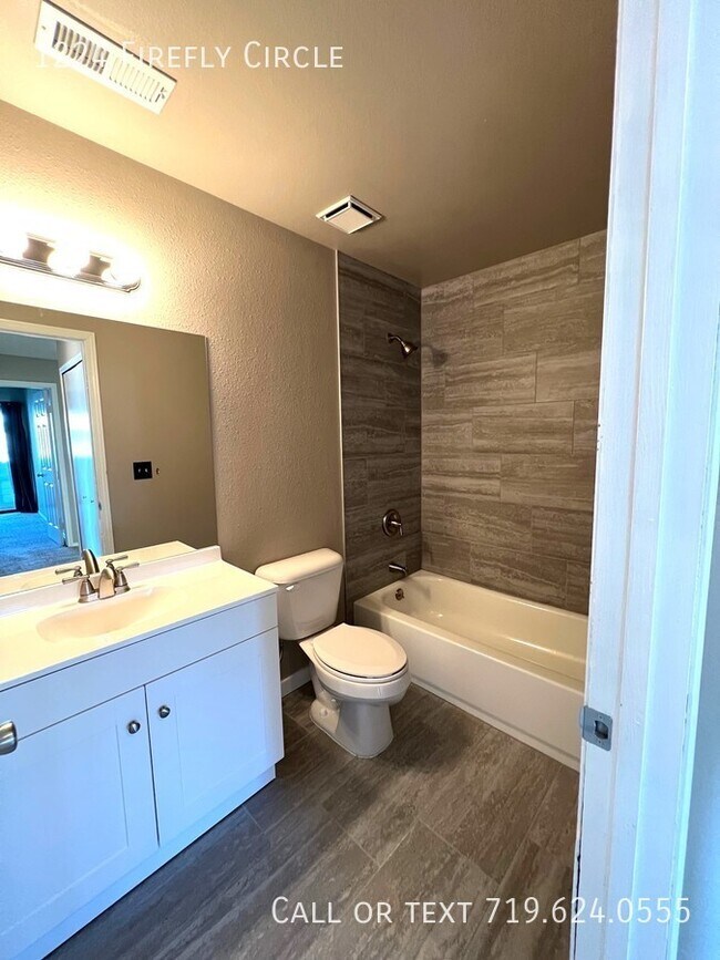 Building Photo - Fully Remodeled Condo