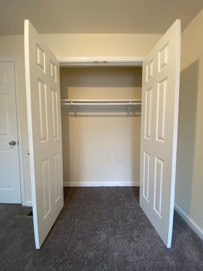 Building Photo - 5934 Vine St