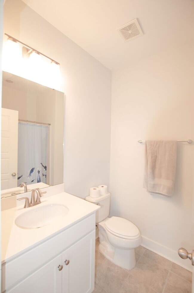 Building Photo - Charming Home in Mixson!