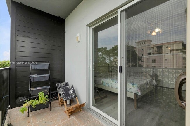 Building Photo - 900 SW 84th Ave