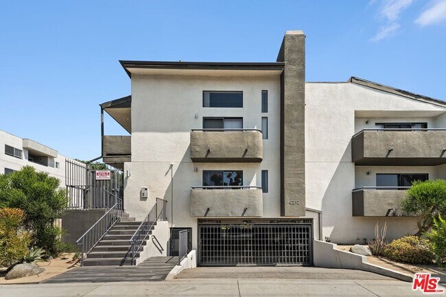 Building Photo - 6212 Fulton Ave