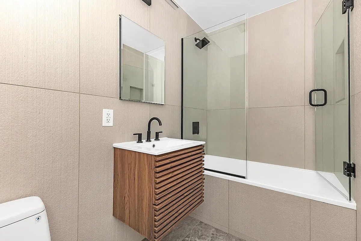 Building Photo - 426 Seventh Avenue