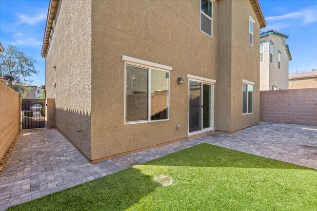 Building Photo - Spacious, Luxurious 5-Bedroom Oasis with B...