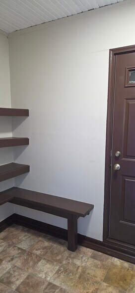 Building Photo - 484 Merchants Rd