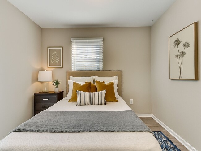 Building Photo - Charming 3-Bed, 2-Bath Home in Lee’s Summit | Cul-de-Sac, Fireplace & Fenced Yard