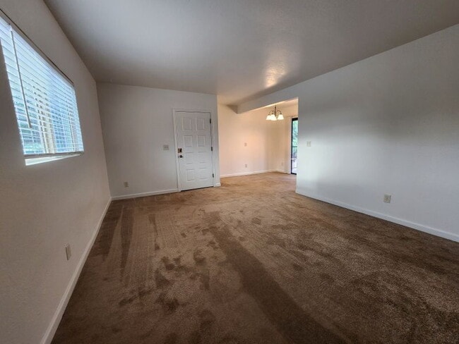 Building Photo - 2BR 1 Ba Upstairs Apartment in Midtown Tucson
