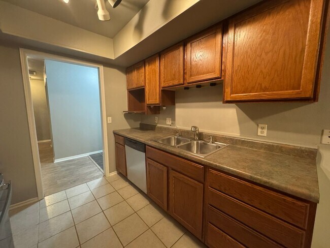 Building Photo - Cute 3 bed 2 bath in Broken Arrow